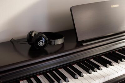 Yamaha Arius Series 88-Key Weighted Action Digital Piano for Aspiring Musicians, CFX Concert Grand Piano Voice, 3-Pedal Unit, Bench Included, Classic Upright Design, Dark Rosewood YDP145R