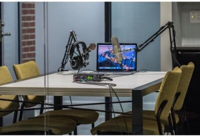 41PYHXS3bL. AC MOTU M2 USB-C Audio-MIDI Interface (3120) Bundle with 10 Ft XLR Cable, Fiber Cloth, Cable ties