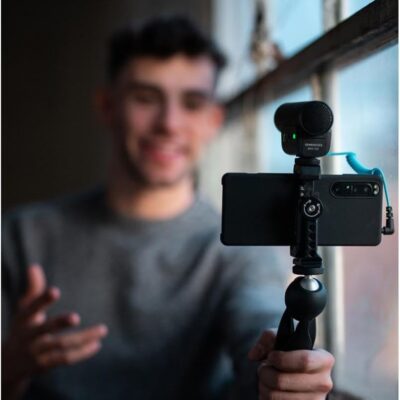 515qdV KnpL. AC SL1200 SENNHEISER Professional MKE 400 + Mobile Kit, Directional On-Camera Microphone with Smartphone Clamp & Manfrotto PIXI Mini Tripod, 509257, Auxiliary,Black