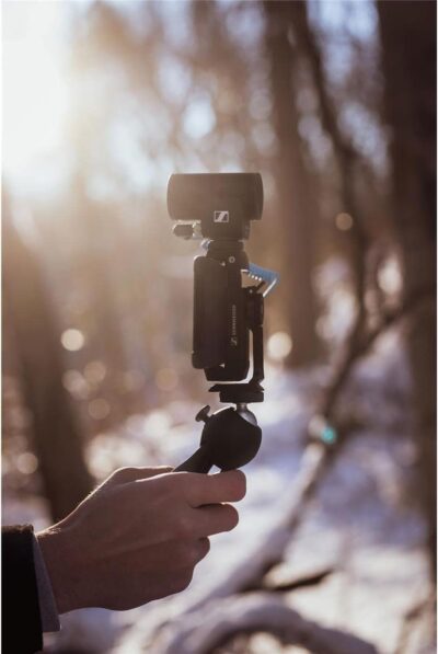 Sennheiser Pro Audio Sennheiser Professional MKE 200 + Mobile Kit, Directional On-Camera Microphone with Smartphone Clamp & Manfrotto PIXI Mini Tripod, 509256, Black