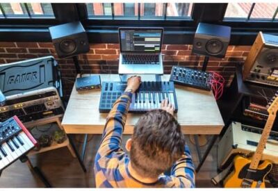 51IEjDJ5NML. AC MOTU M2 USB-C Audio-MIDI Interface (3120) Bundle with 10 Ft XLR Cable, Fiber Cloth, Cable ties