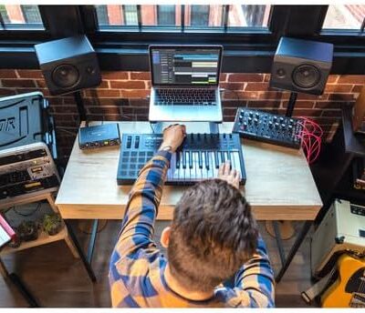 51IEjDJ5NML. AC MOTU M2 USB-C Audio-MIDI Interface (3120) Bundle with 10 Ft XLR Cable, Fiber Cloth, Cable ties