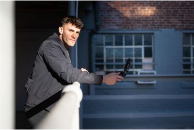 Sennheiser Pro Audio Sennheiser Professional MKE 200 + Mobile Kit, Directional On-Camera Microphone with Smartphone Clamp & Manfrotto PIXI Mini Tripod, 509256, Black