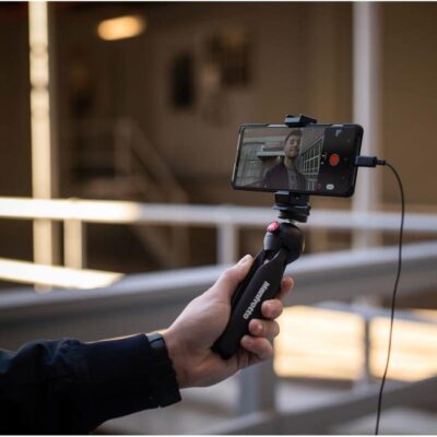 Sennheiser Pro Audio Sennheiser Professional MKE 200 + Mobile Kit, Directional On-Camera Microphone with Smartphone Clamp & Manfrotto PIXI Mini Tripod, 509256, Black