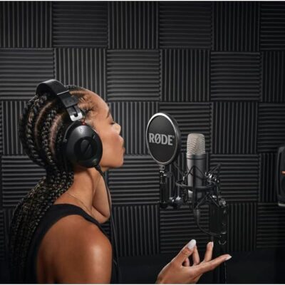 RØDE NT1 Signature Series Large-Diaphragm Condenser Microphone with Shock Mount, Pop Filter and XLR Cable for Music Production, Vocal Recording, Streaming and Podcasting (Black)