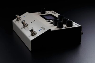 Boss DD-500 Digital Delay Bundle with Gearlux Instrument Cable, Patch Cable, and Picks