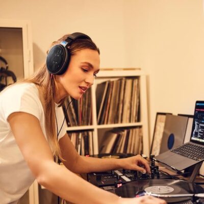 Sennheiser HD 600 – Audiophile Open-Back Dynamic Wired Headphones Over Ear with Natural Soundstage and Premium Comfort for Music Lovers, Open Metal Earpiece Covers, Black