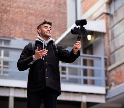 SENNHEISER Professional MKE 400 Directional On-Camera Shotgun Microphone with 3.5mm TRS and TRRS Connectors for DSLR, Mirrorless & Mobile , Connects with Auxiliary