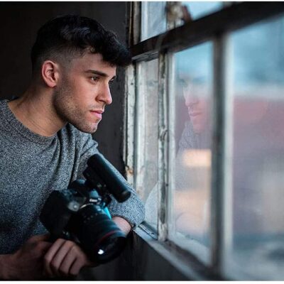 Sennheiser MKE 400 Camera-Mount Shotgun Microphone (2nd Generation) Bundle with Compact Tabletop Tripod and Smartphone Tripod Mount