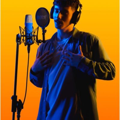 RØDE NT1 Signature Series Large-Diaphragm Condenser Microphone with Shock Mount, Pop Filter and XLR Cable for Music Production, Vocal Recording, Streaming and Podcasting (Cobalt)