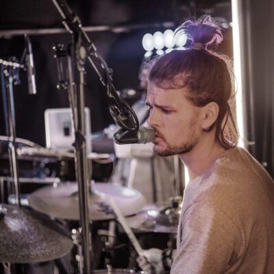 713xHrrPrcL. AC SL1355 Shure BETA 56A Snare and Tom Microphone – Supercardioid Swivel-Mount Dynamic Drum Mic for Close Miking, Equipped with Shock Mount for Sound Isolation, Dynamic Locking Stand Adapter, Steel Mesh Grille