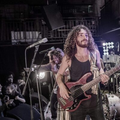 Shure BETA 57A Instrument Microphone – Supercardioid Dynamic Mic for Vocal and Instrumental Applications with High Output Neodymium Element, Durable Steel Mesh Grille and Shock Mount