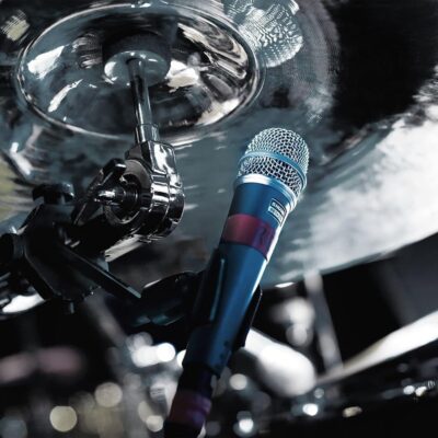 Shure BETA 57A Instrument Microphone – Supercardioid Dynamic Mic for Vocal and Instrumental Applications with High Output Neodymium Element, Durable Steel Mesh Grille and Shock Mount