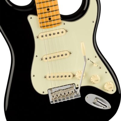 719MT5m2GNL. AC SL1500 Fender American Professional II Stratocaster – Black Bundle with Case, Strap, Cable, and Guitar Cleaning Kit
