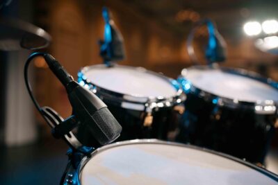 Sennheiser Professional MD 421 Kompakt Multipurpose Dynamic Cardioid Microphone + MZH Drum Clamp