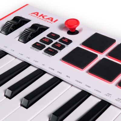 71DAkCMzImL. AC SL1500 Akai Professional MPK Mini Plus – USB MIDI Keyboard Controller with 37 Mini Keys, 8 MPC Pads, Sequencer, MIDI/CV/Gate I/O and Native Instruments Sound Package, White Limited Edition
