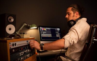 71EFfxoHnEL. AC SL1500 Antelope Audio Discrete 8 Synergy Core Thunderbolt & USB Audio Interface – Multichannel Rackmount Microphone Preamp Recording for Vocals, Streaming Studio Audio Interface w/FPGA + DSP FX Processing