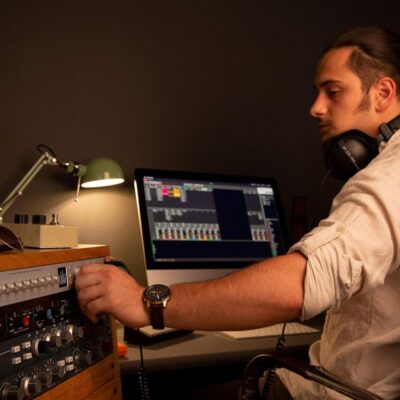 71EFfxoHnEL. AC SL1500 Antelope Audio Discrete 8 Synergy Core Thunderbolt & USB Audio Interface – Multichannel Rackmount Microphone Preamp Recording for Vocals, Streaming Studio Audio Interface w/FPGA + DSP FX Processing