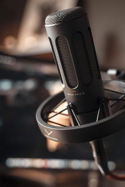 beyerdynamic M 70 PRO X Dynamic Broadcast Microphone for Streaming and podcasting with XLR Connector incl. pop Filter and Shock Mount
