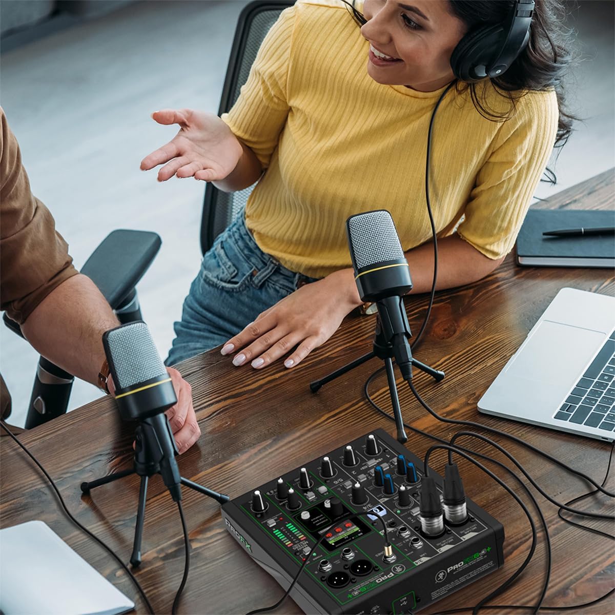 Mackie ProFX6v3+ 6-Channel Professional Analog Mixer with USB, Onyx Mic Preamps, GigFX Effects Engine, and Bluetooth