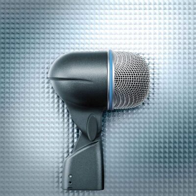 71MfevbuyUL. AC SL1456 Shure BETA 52A Kick Drum Microphone – Supercardioid Dynamic Mic with High Output Neodymium Element, Locking Stand Adapter, Durabl Steel Mesh Grille and Shock Mount
