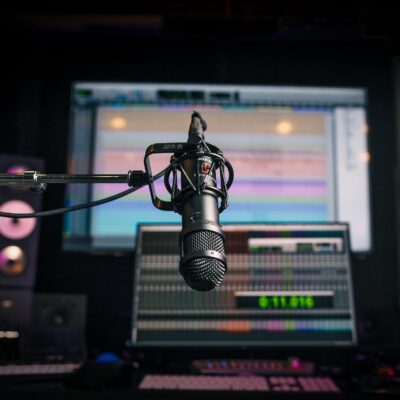 71QaHDDd72L. AC SL1500 Lauten Audio LS-208 Front Address Large Diaphragm Condenser Microphone