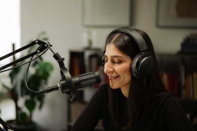 beyerdynamic M 70 PRO X Dynamic Broadcast Microphone for Streaming and podcasting with XLR Connector incl. pop Filter and Shock Mount