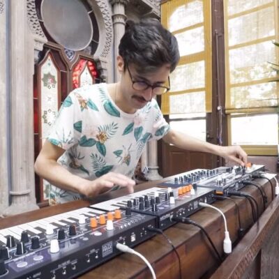 Arturia MICROFREAK Synthesizer Vocoder Keyboard BUNDLE with Arturia Gooseneck Mic, 6ft Pig Hog MIDI Cable, Power Adapter, 2X MIDI Adapters & Polishing Cloth – Vocoder, Analog Synth, & Synthesizer