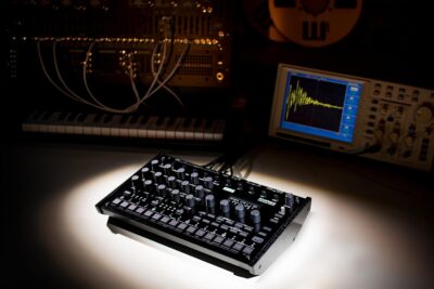 KORG drumlogue Hybrid Drum Machine (DRUMLOGUE)