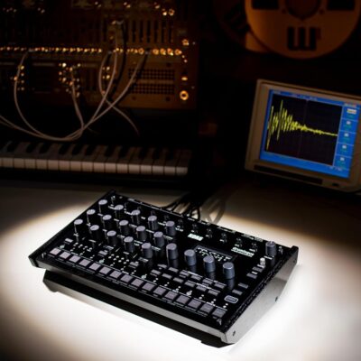 KORG drumlogue Hybrid Drum Machine (DRUMLOGUE)