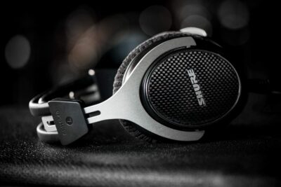 Shure SRH1540 Premium Closed-Back Headphones with 40mm Neodymium Drivers for Clear Highs and Extended Bass, Built for Professional Audio/Sound Engineers, Musicians and Audiophiles (SRH1540-BK)