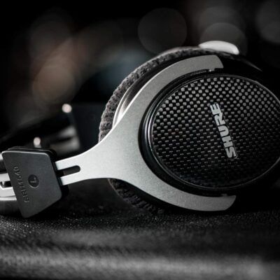 Shure SRH1540 Premium Closed-Back Headphones with 40mm Neodymium Drivers for Clear Highs and Extended Bass, Built for Professional Audio/Sound Engineers, Musicians and Audiophiles (SRH1540-BK)