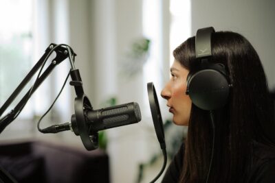 beyerdynamic M 70 PRO X Dynamic Broadcast Microphone for Streaming and podcasting with XLR Connector incl. pop Filter and Shock Mount