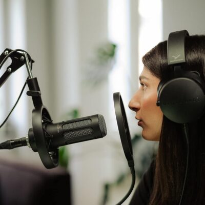 beyerdynamic M 70 PRO X Dynamic Broadcast Microphone for Streaming and podcasting with XLR Connector incl. pop Filter and Shock Mount