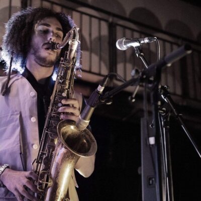 Shure BETA 57A Instrument Microphone – Supercardioid Dynamic Mic for Vocal and Instrumental Applications with High Output Neodymium Element, Durable Steel Mesh Grille and Shock Mount