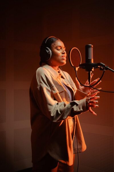 beyerdynamic PRO X M90 Side Addressed Condenser Microphone with Storage Bag, Pop Filter, and Shock Mount