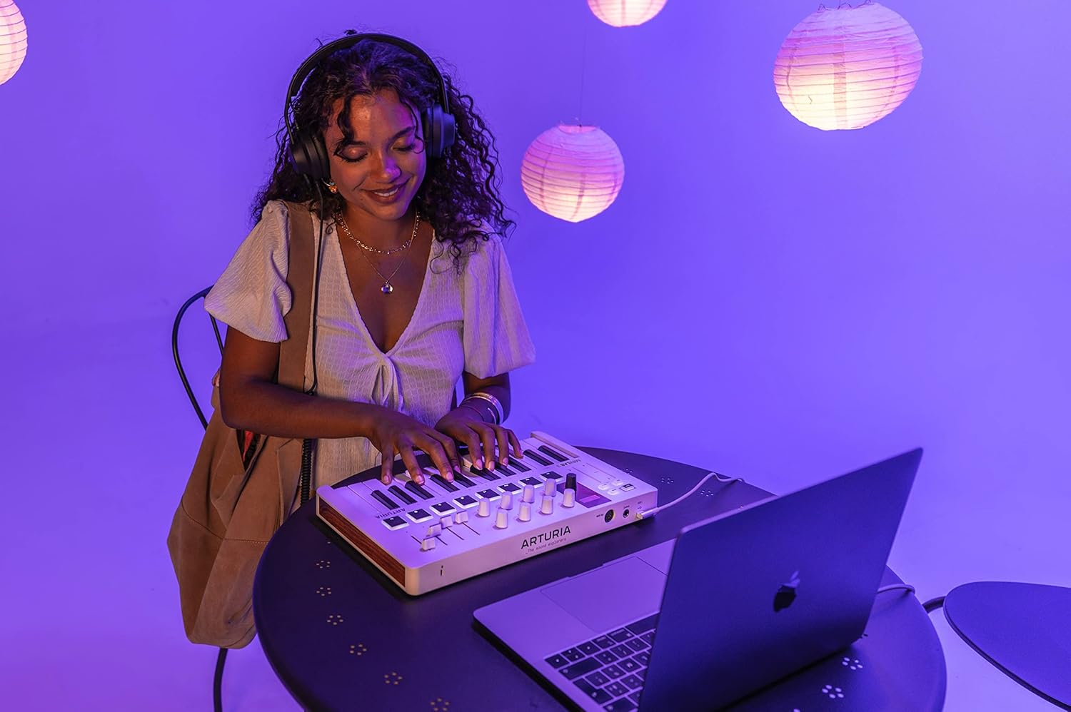 Arturia MiniLab 3 – Universal MIDI Controller for Music Production, with All-in-One Software Package – 25 Keys, 8 Multi-Color Pads – White