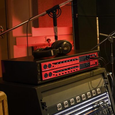 71qhvxov5TL. AC SL1500 Focusrite Clarett+ OctoPre Professional Quality 8-in/8-out ADAT Mic Preamp for Music Production, with High Dynamic Range, Ultra-low Noise, and All-analogue Air