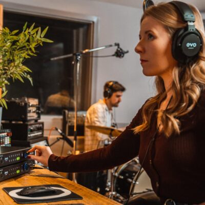 71ycC9lMEuL. AC SL1500 Audient EVO SP8 8-Channel Mic Pre Expansion with 8 ADAT Inputs/8 ADAT Outputs, for the Musician, Producer, or Engineer — Includes 8 EVO Microphone Preamps with Smartgain