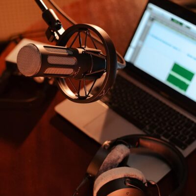 beyerdynamic PRO X M90 Side Addressed Condenser Microphone with Storage Bag, Pop Filter, and Shock Mount