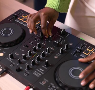 Pioneer DJ DDJ-FLX4 2-Channel DJ Controller – White Bundle with Carrying Case, Headphones, Instrument Cable, and Austin Bazaar Polishing Cloth