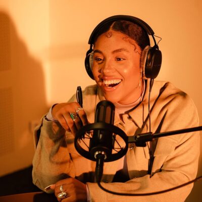 beyerdynamic M 70 PRO X Dynamic Broadcast Microphone for Streaming and podcasting with XLR Connector incl. pop Filter and Shock Mount