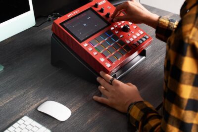Sound Addicted – Ergonomic Stand for MPC ONE+ | 25° Tilt Reduces Neck and Back Pain During Your Beat Production
