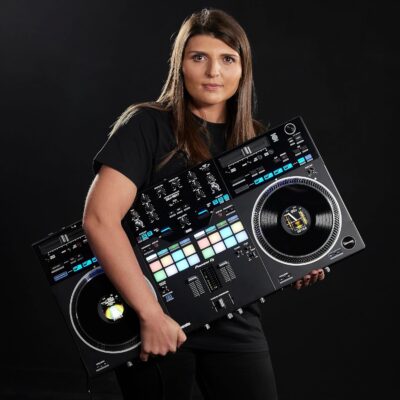 Pioneer DJ DDJ-REV7 2-deck Serato DJ Controller