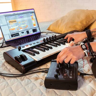 IK Multimedia AXE I/O One – Professional USB Audio Interface with Z-TONE advanced guitar tone shaping, AmpliTube and TONEX software included, high-resolution recording studio equipment