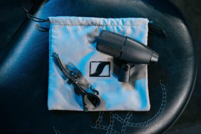 Sennheiser Professional MD 421 Kompakt Multipurpose Dynamic Cardioid Microphone + MZH Drum Clamp