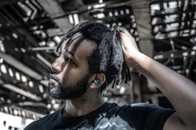 Shure SE215SPE Blue Sound Isolating Earphones