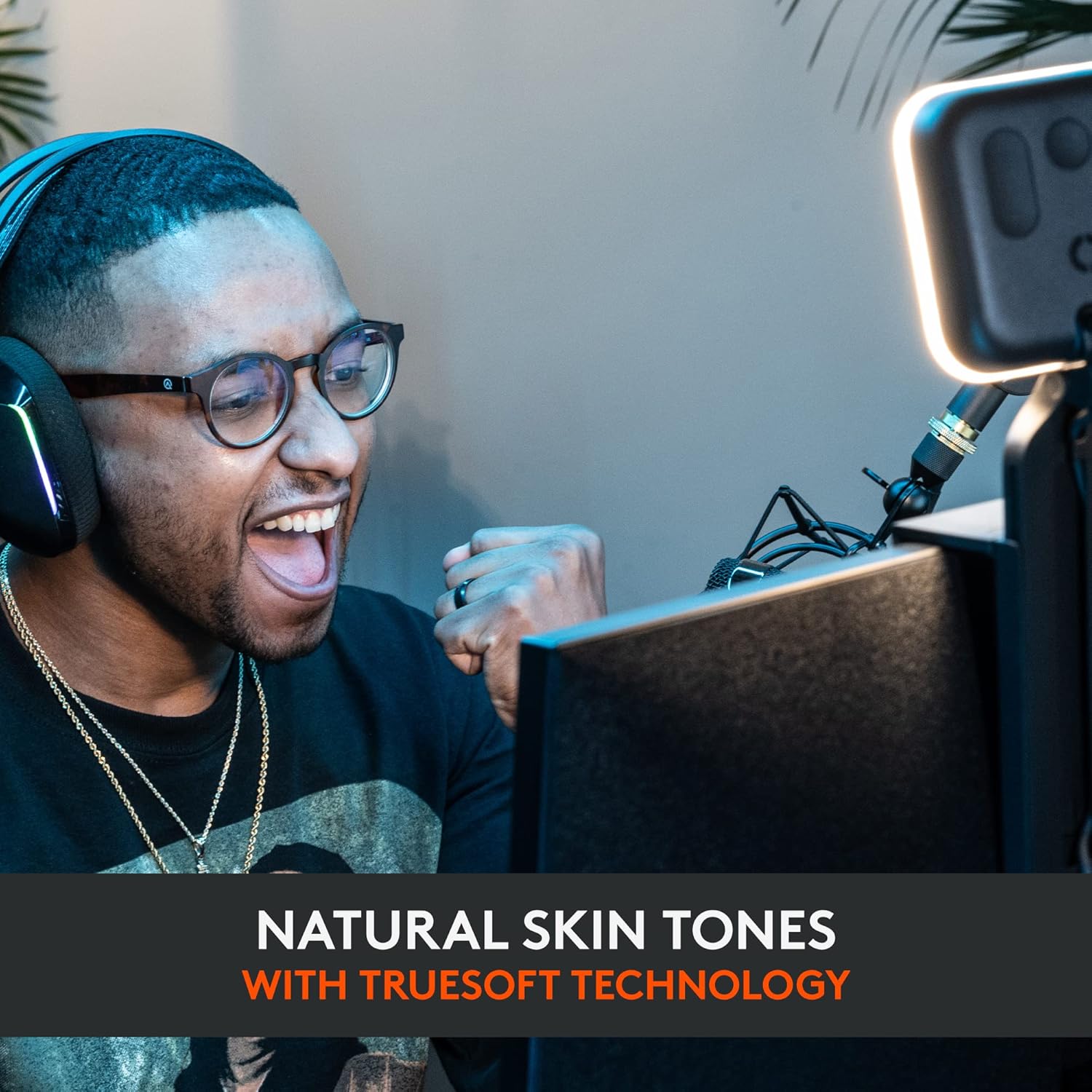 Logitech for Creators Litra Glow Premium LED Streaming Light with TrueSoft- Computer lighting for video conferencing, Zoom meetings, with adjustable mount and desktop app control for PC/Mac – Graphite