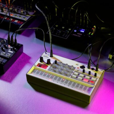 Korg Volca Sample 2 Digital Sample Sequencer Drum Machine w/Pattern Chain Mode and 16-step Sequencer