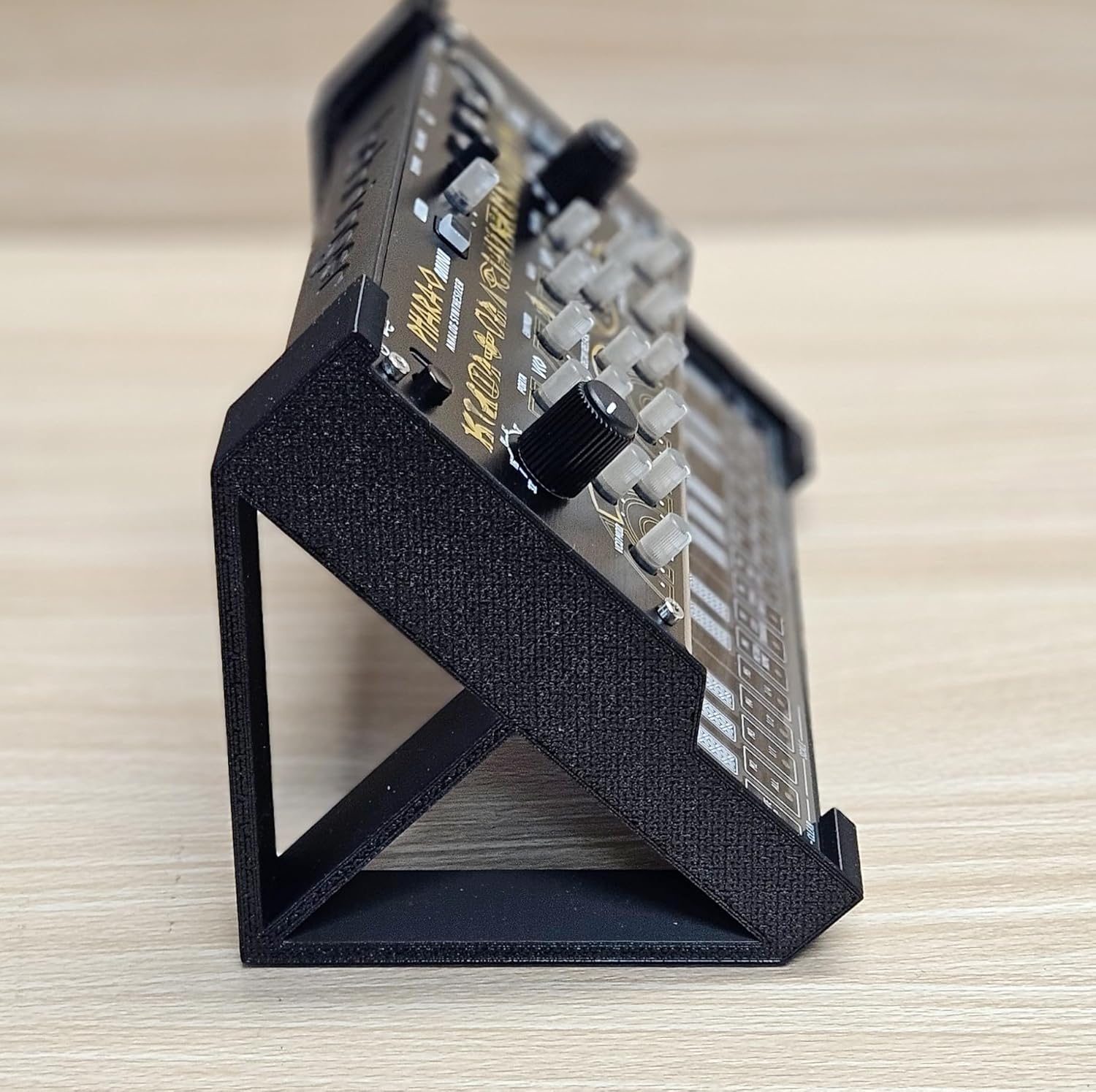 45 Degree Angled Desktop Stand For Behringer JT Mini Pro VS Phara-O UB-Xa CZ-1 Synthesizer
